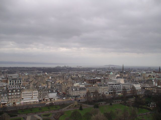 Вид на Эдинбург из замка