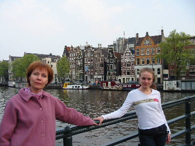 Елена и Лиза в Амстердаме