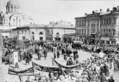 Маевка на Октябрьской площади. Середина 1930-х г.г.