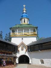 Ворота Псково-печерского монастыря