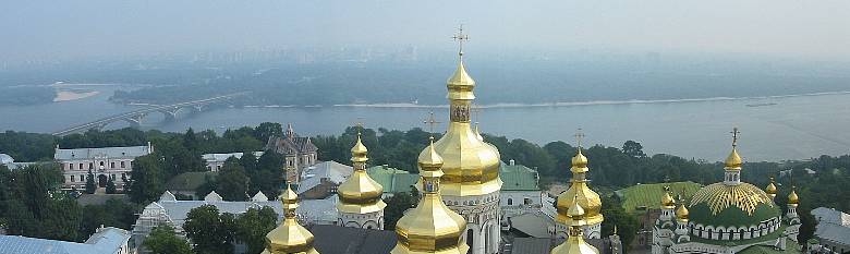 Вид со звоницы лавры на Киев